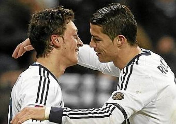 أوزيل : لو طلبت من الريال شيئا لطلبت بناء مسجد في بيرنابيو