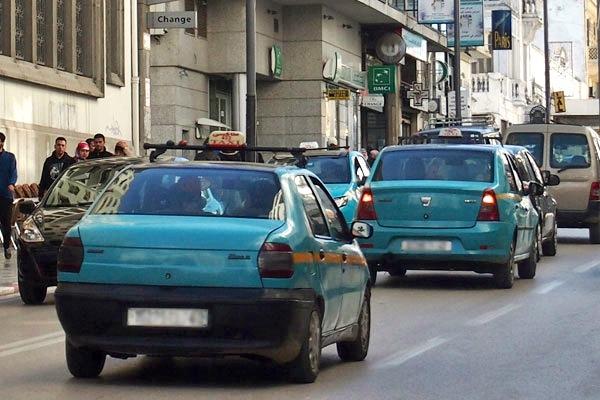 التشهير والتهجم على سائق تاكسي بطنجة يفضح استغلال زملائه في المهنة للمواطنين