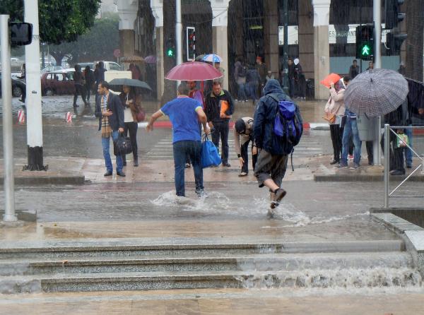 المرجو توخي الحيطة والحذر.. زخات مطرية رعدية قوية متوقعة بعدة مناطق مغربية