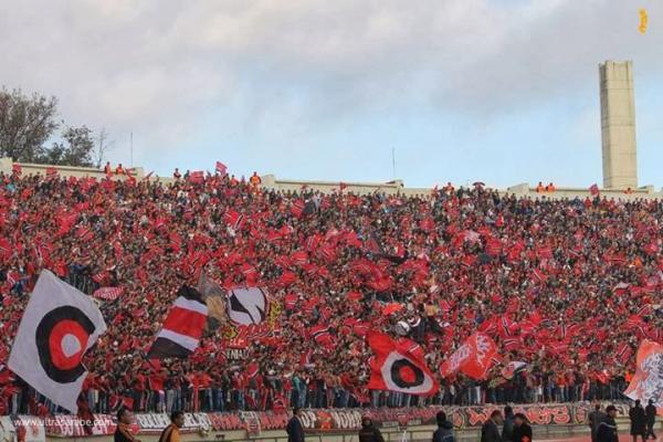 توقف اضطراري لمباراة الفتح و الوداد بسبب أعمال الشغب