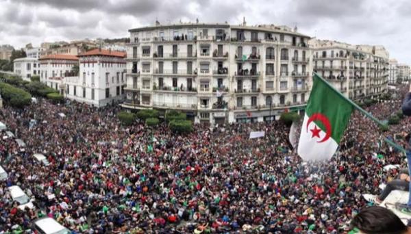 الجزائر: إيقاف أزيد من 170 متظاهرا وقمع مسيرات الحراك الشعبي