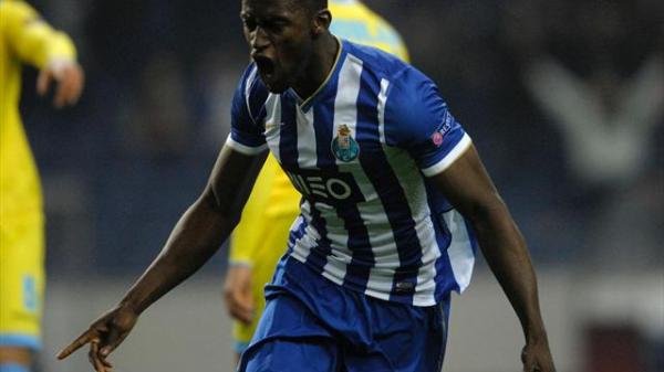 مارتينيز يقود بورتو للإطاحة بنابولي وفالنسيا يعود بانتصار ثمين خارج الديار