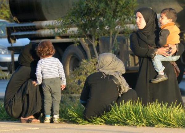 المغرب يستدعي سفير الجزائر بسبب &quot;ترحيل&quot; سوريين إلى أراضيها