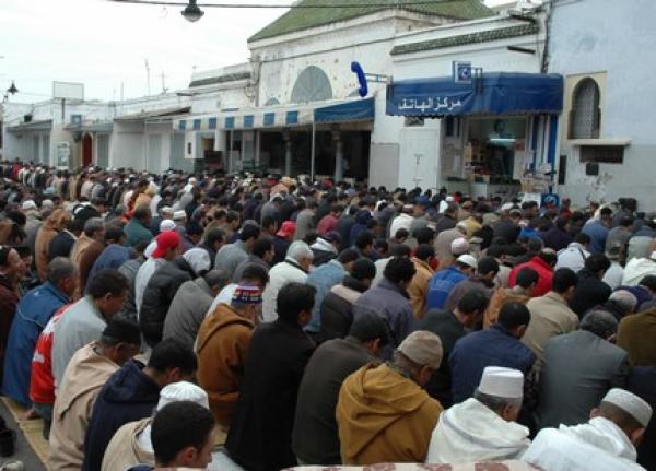 ارتفاع على مستوى التدين في المغرب و النساء يتفوقن على الرجال في أداء الشعائر الدينية 