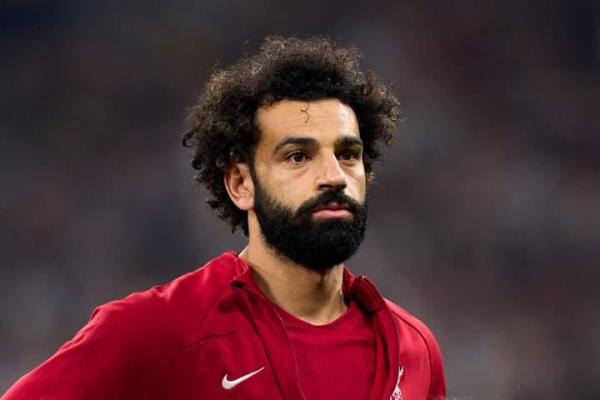 صلاح يترك منتخب مصر ويعود إلى ليفربول