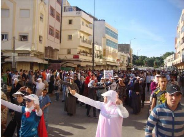 تدخل جد عنيف لقوات الأمن لمنع مسيرة 22 ماي بمدينة طنجة المغربية