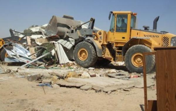 سلا : هدم فيلات مملوكة لشخصيات بنيت برخص ممنوحة من أجل إحداث اصطبلات