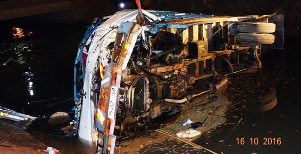 ارتفاع فاجعة انقلاب شاحنة "النكافة" إلى ثلاثة قتلى واعتقال سائق الشاحنة و"أخبارنا" تروي التفاصيل