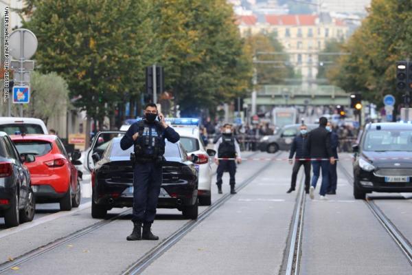 عاجل.. ارتفاع عدد قتلى نيس إلى 3 والمنطقة شهدت مجزرة أخرى قبل أعوام (فيديو)