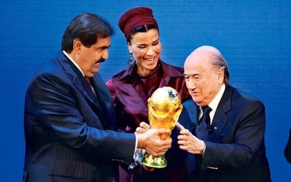 بلاتير : "مونديال 2022 لن يكون قطريا ..." و الفيفا تنفي