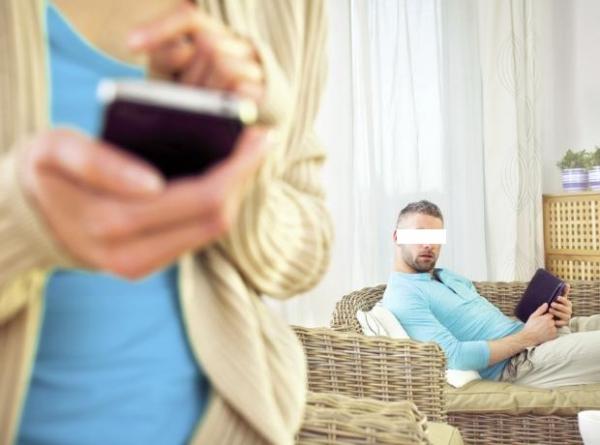 الحبس لمتزوجة بتهمة إنتاج وتوزيع مواد إباحية وزوجها يتنازل عن دعوى الخيانة