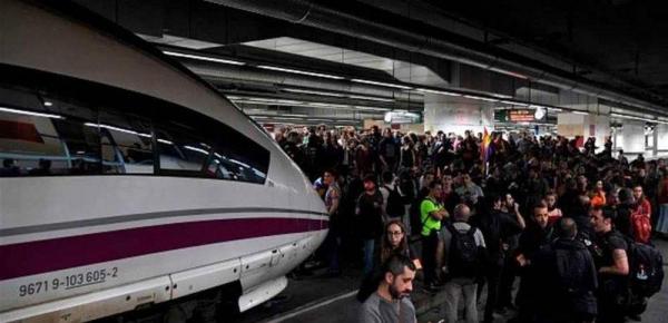 عاجل..شرطة برشلونة تخلي قطارين للاشتباه بوجود متفجرات داخلهما