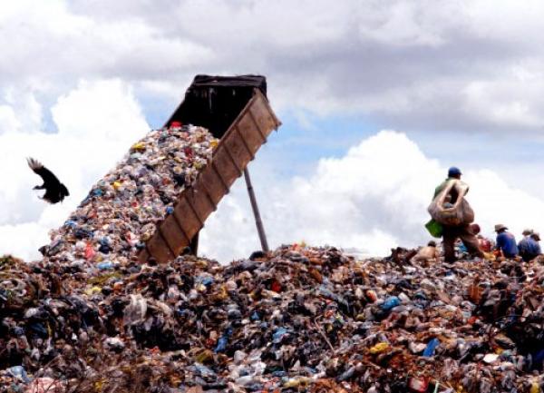 إسبانيا تتجه الى طمر 110 أطنان من نفاياتها بالمغرب