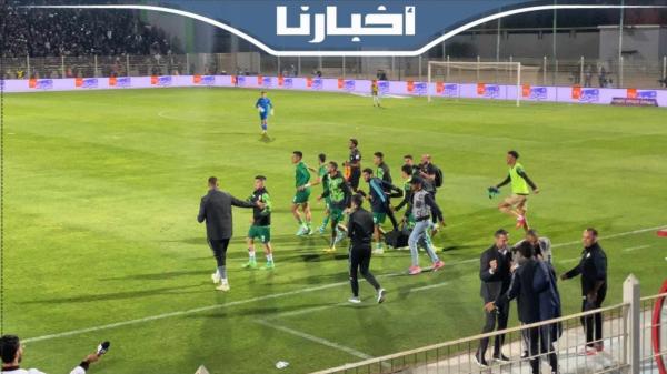 فرحة لاعبي الرجاء مع الكورفا سود بعد الفوز على بركان