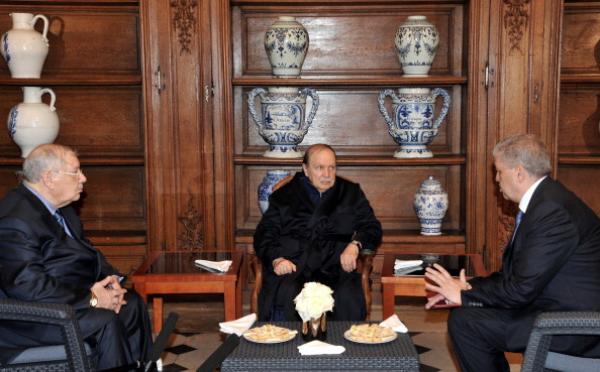 الجزائر..نحو "ولاية خامسة" للرئيس بوتفليقة عن عمر 82 سنة