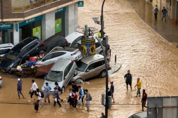 ظهور مفاجئ لسيدة مغربية على قيد الحياة بعد أن كانت ضمن قائمة المفقودين جراء فيضانات إسبانيا