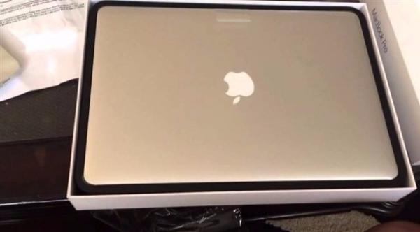 آبل تبيع MacBook Pro مجدد من دون لوحة اللمس