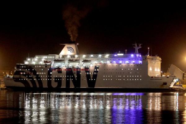 بعد التعليمات الملكية .. هذا ما قامت به السفارة والمصالح القنصلية بعد تعطل باخرة بقرطاجنة على متنها 681 مغربيا