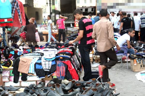 الرباط : " فراشة " و " كارديانات " يفرضون قانونهم الخاص بساحة باب " الأحد " أمام أعين المسؤولين