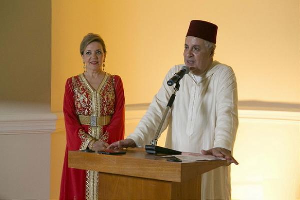 السفير المغربي بايطاليا يخرج عن صمته في قضية اتهامه باغتصاب خادمته و هذا ما قاله