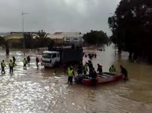 طنجة : مصرع شخص وإصابة 26 آخرين بجروح في حادث انقلاب عربة لنقل العمال