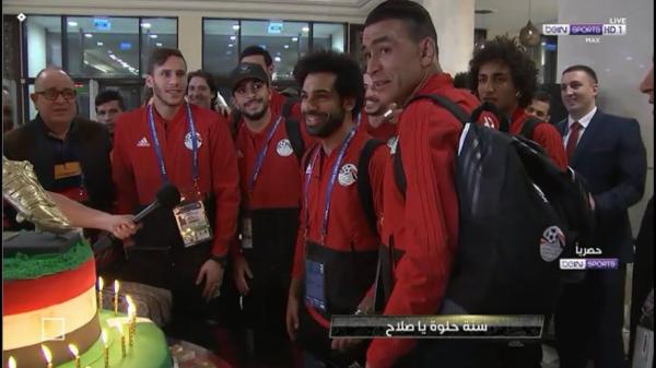 لاعبوا المنتخب المصري يفاجئون محمد صلاح ويحتفلون بعيد ميلاده من روسيا