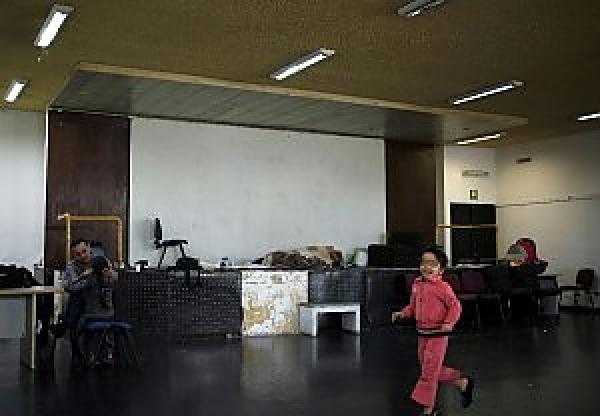 مأساة 20 أسرة مغربية من بينها 18 طفل تقطعت بهم الأوصال بإيطاليا