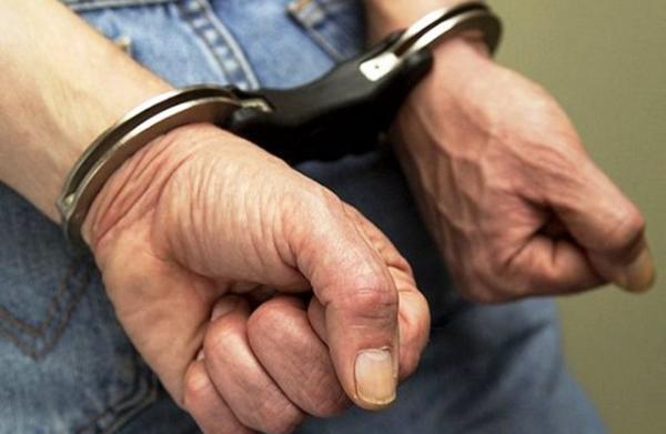 خطير... فرار لص بالأصفاد خلال تفتيش منزله والأمن والساكنة يطاردونه بالشوارع بشكل هوليودي