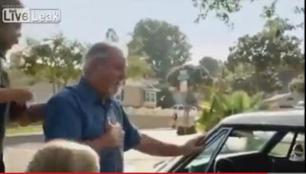 بالفيديو .. أبناء يسترجعون سيارة والدهم بعد 25 سنة من بيعها !