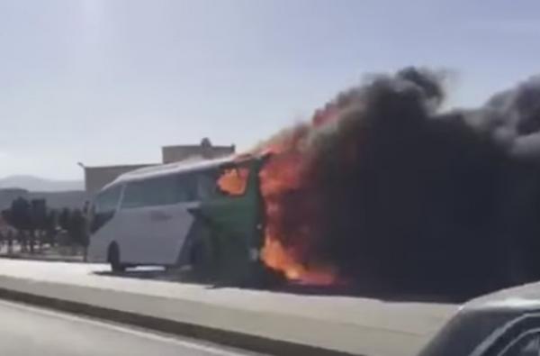 سياح إسبان ينجون من موت محقق عقب احتراق حافلتهم بين طنجة وتطوان