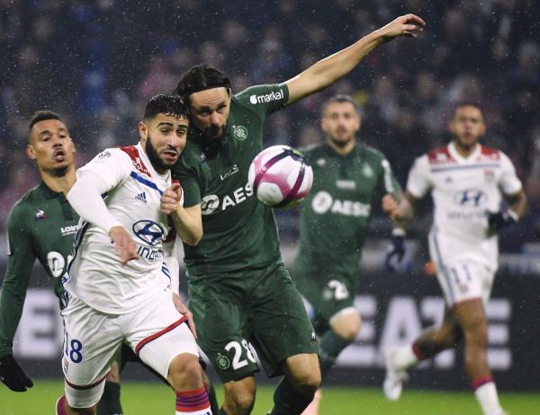 ليون الفرنسي ينتزع وصافة الدوري ويطارد المتصدر باريس سانجرمان