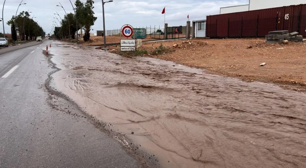 بعد أمطار الخير...سيول جارفة تجتاح المدخل الجنوبي لمدينة سطات