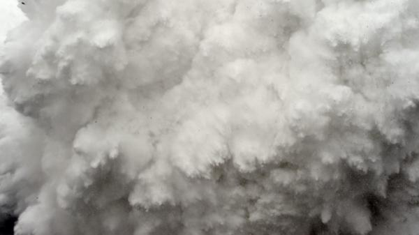 بالفيديو.. لحظات الانهيار المروع بجبل إفرست