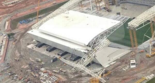 مونديال 2014: بالفيديو سقوط قتلى في إنهيار هيكل في ملعب ساو باولو