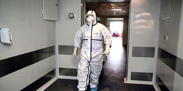 بعد تسجيل إصابات في صفوف العاملين..سلطات هذه المدينة تُغلق مؤسسة بنكية ومقاهي ومطاعم ومحلات وتسير نحو عزل بعض الأحياء