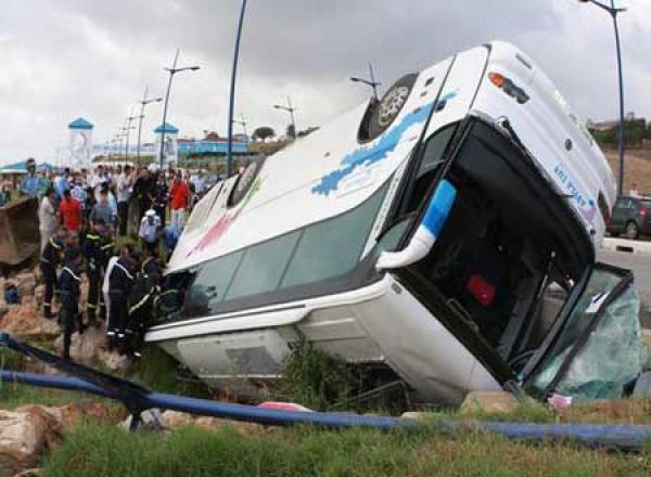 مصرع سيدة وإصابة 30 شخصا بعد انقلاب حافلة للمسافرين قادمة من وجدة  في اتجاه تطوان