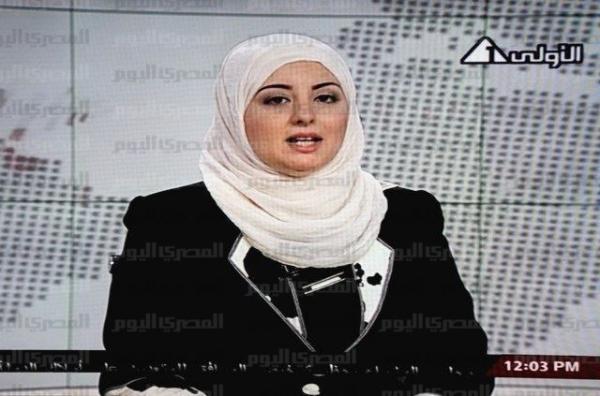 بالفيديو ... التلفزيون المصري يستبعد مذيعة محجبة رغم إنتمائها للجيش