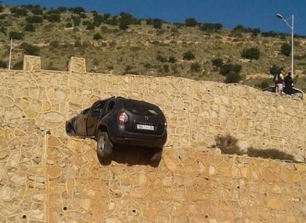 بالفيديو : إصابة فتاتين بعد انقلاب سيارة "كات كات" بأحد "منعرجات الموت " بأكادير