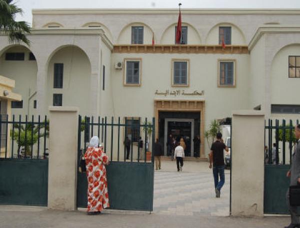 الحكم على زوج بأداء نفقة تفوق أجرته الشهرية لمطلقته