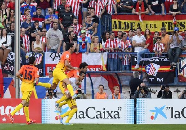 فيديو - برشلونة يتوج بطلا لليغا في قلب العاصمة مدريد و اصابة تفسد ميسي الاحتفال!