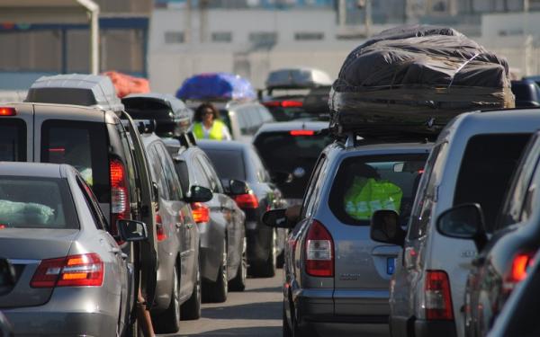 بعد إغلاق دام لأزيد من سنة...هل سيقبل المغرب بفتح معبري سبتة ومليلية خلال الصيف المقبل؟