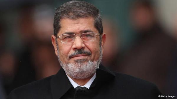 مرسي يواجه المؤبد أو الإعدام ومخاوف من تعرضه للاغتيال