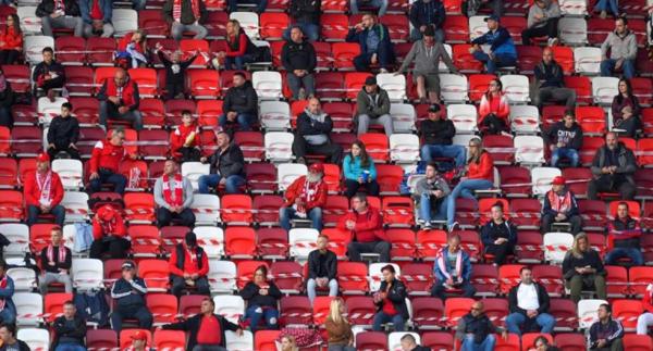 المشجعون في المجر يعودون الى مدرجات الملاعب