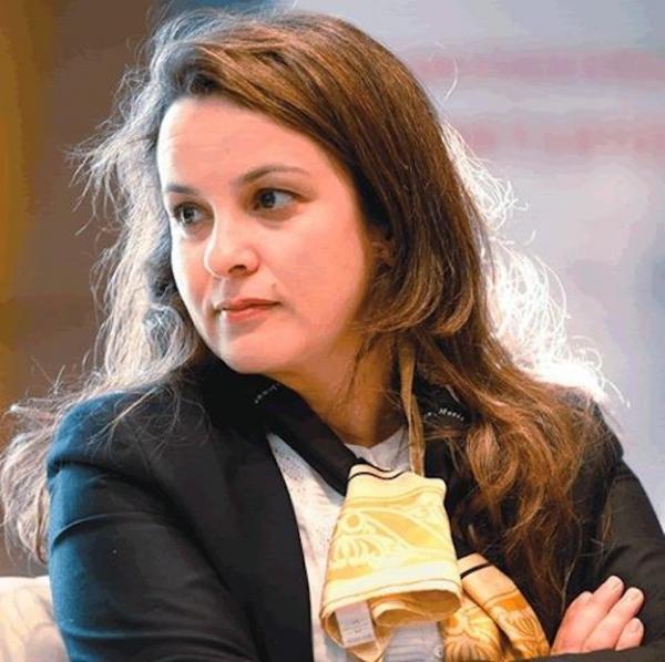 هذا هو رد الوزيرة أفيلال على "الشيخ سار" الذي قام بتصوير مؤخرات النساء في شريطه الأخير