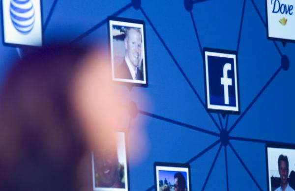 "فيس بوك" تكشف مطالب واشنطن الخاصة ببيانات المستخدمين