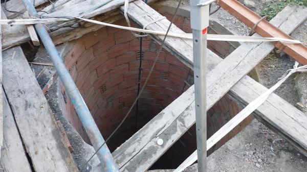 فاجعة تهز الجزائر ... وفاة 8 أشخاص من عائلة واحدة داخل بئر (صور)