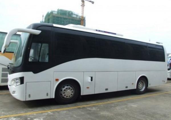 سائق حافلة يستجيب لعشرات الركاب و يوقف عربته و ذلك من أجل شرب الماء