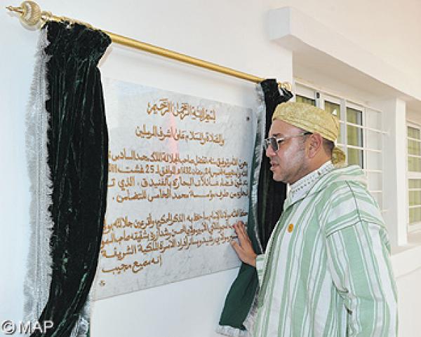 جلالة الملك يدشن بالفنيدق فضاء عائلات البحارة ويضع الحجر الأساس لبناء \"دار الأمومة\"