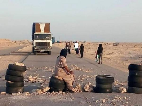 مرتزقة "البوليساريو" يضرمون النار في الخيام ويفرون من معبر "الكركرات" بعد تدخل الجيش المغربي (صور)