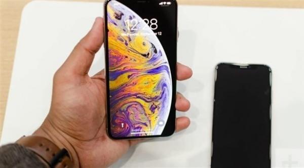 هاتف iPhone XS يعاني من ضعف الطلبات المسبقة